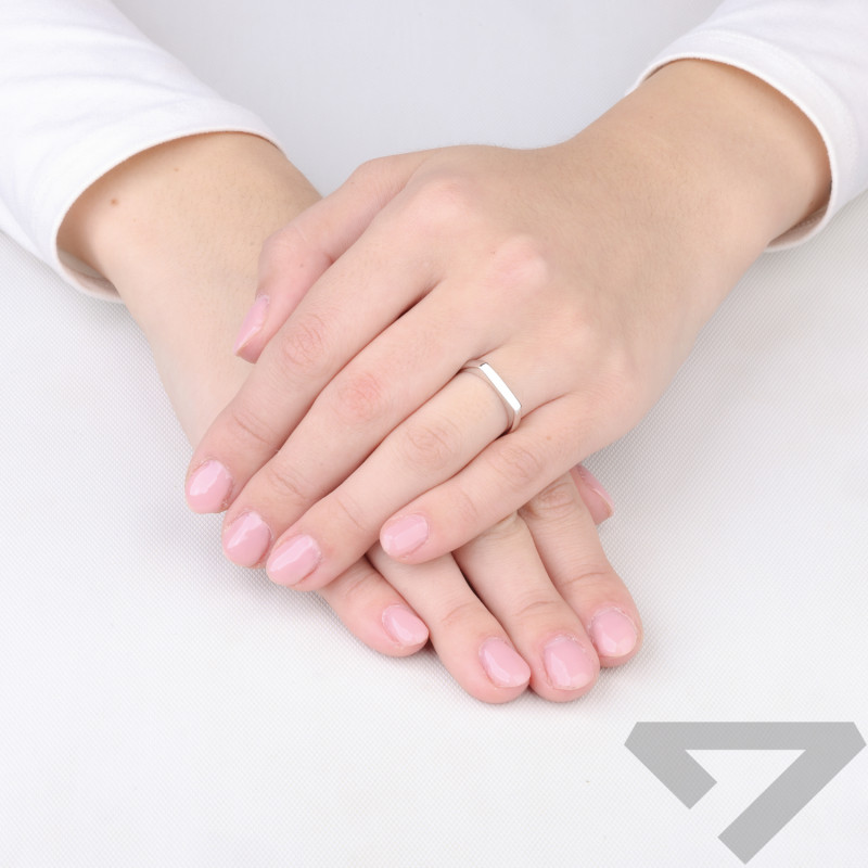 Pierścionek sygnecik prostokąt blask, srebro próby 925