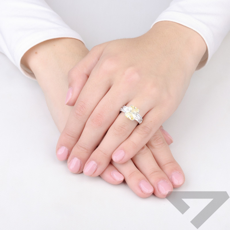 Pierścionek z cyrkoniami bagieta koloru żółtego i białego srebro 925