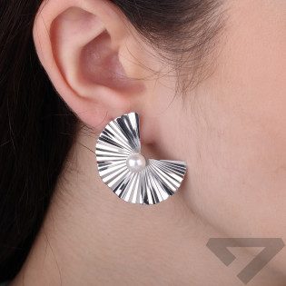 Kolczyki srebrne 925 wycięta plisowana tafla z perłą jubilerską