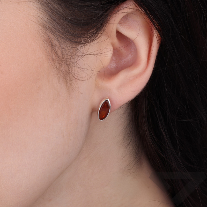 Kolczyki srebrne bursztyn koniakowy w łezce/sztyft MG 154 koniakowy próba 925