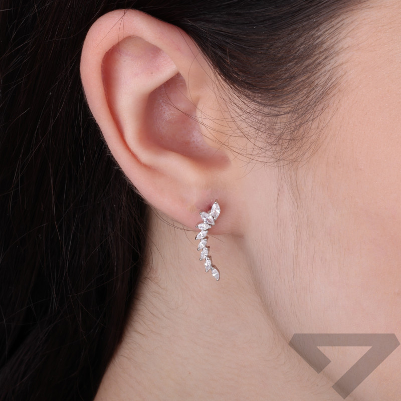 Kolczyki srebrne w kształcie wygiętego łuku wysadzanego cyrkoniami próba 925