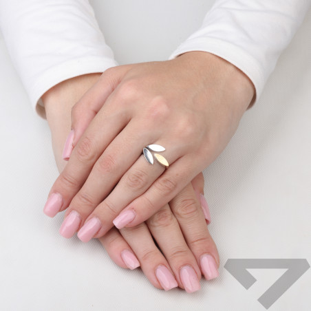 Pierścionek srebrny listki ze złotą blaszką 375