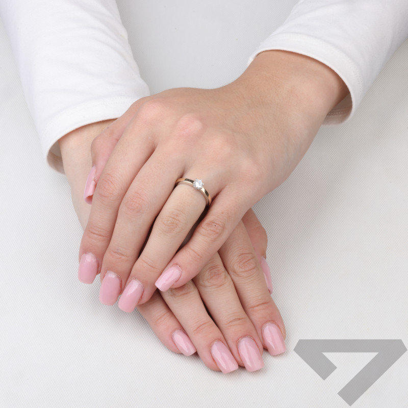 Pierścionek srebrny z cyrkonią i złotymi blaszkami 375