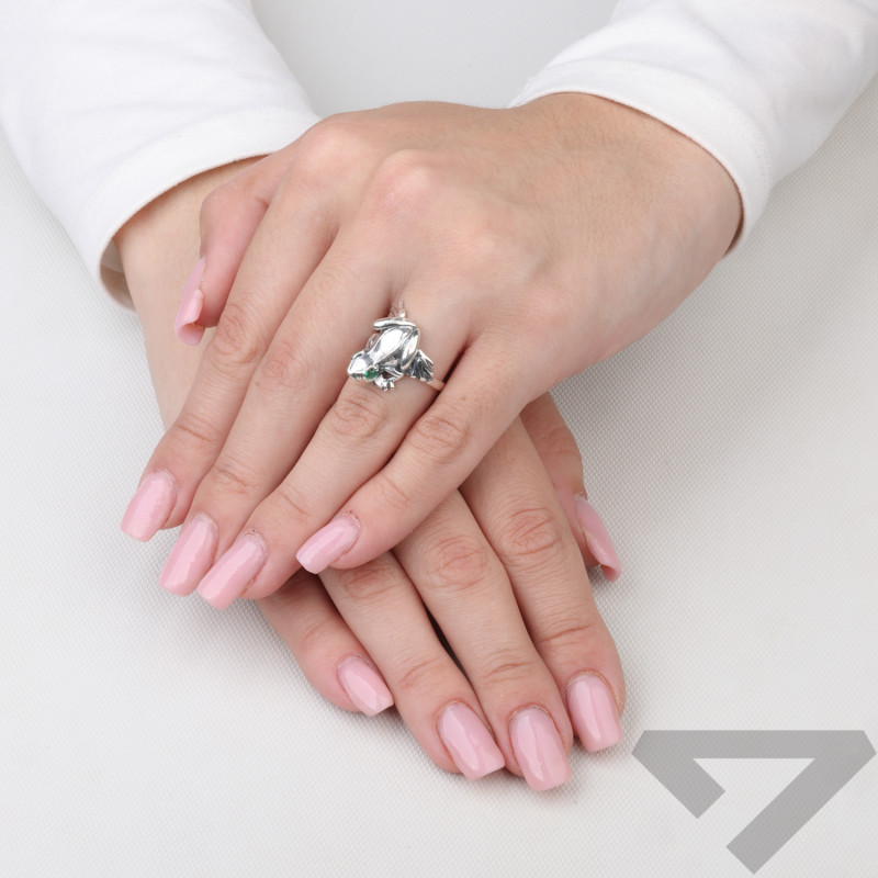 Pierścionek żaba z zielonymi oczami srebro 925