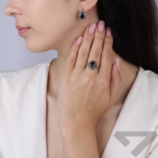 Pierścionek srebrny 925 oksydowany z onyksem i markazytami