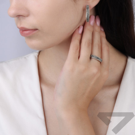 Kolczyki srebrne owalne z oksydą i markazytami