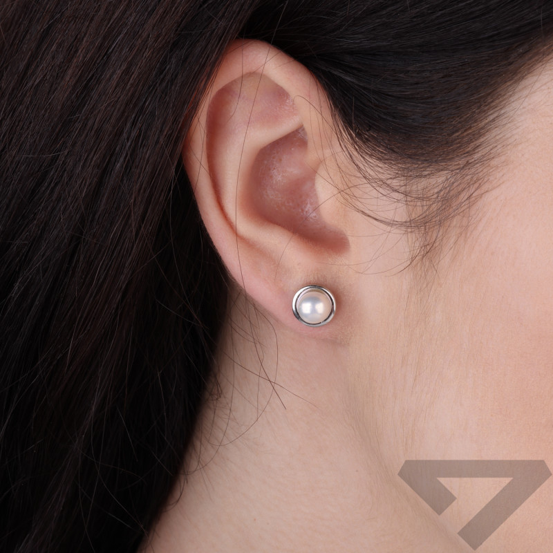 Kolczyki srebrne z perłą gładka oprawa próba 925