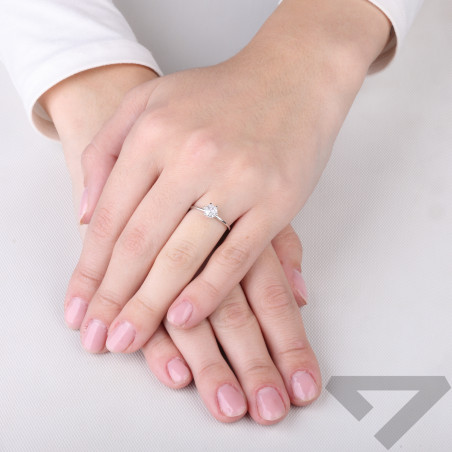 Pierścionek srebrny z cyrkonią 5 mm, srebro próby 925