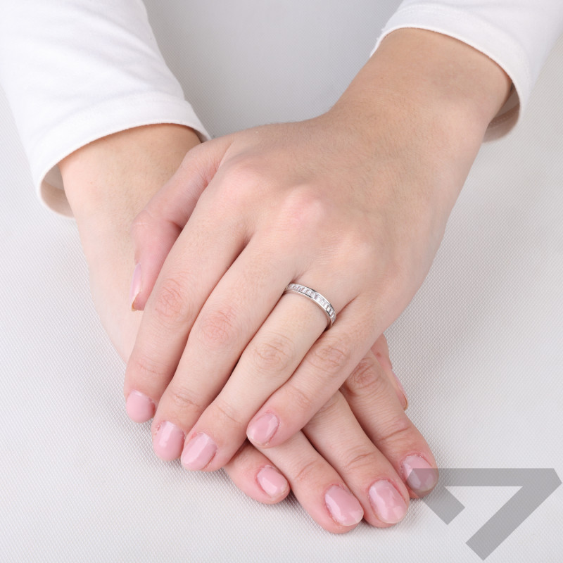 Pierścionek srebrny obrączka Miłości z cyrkoniami bagieta