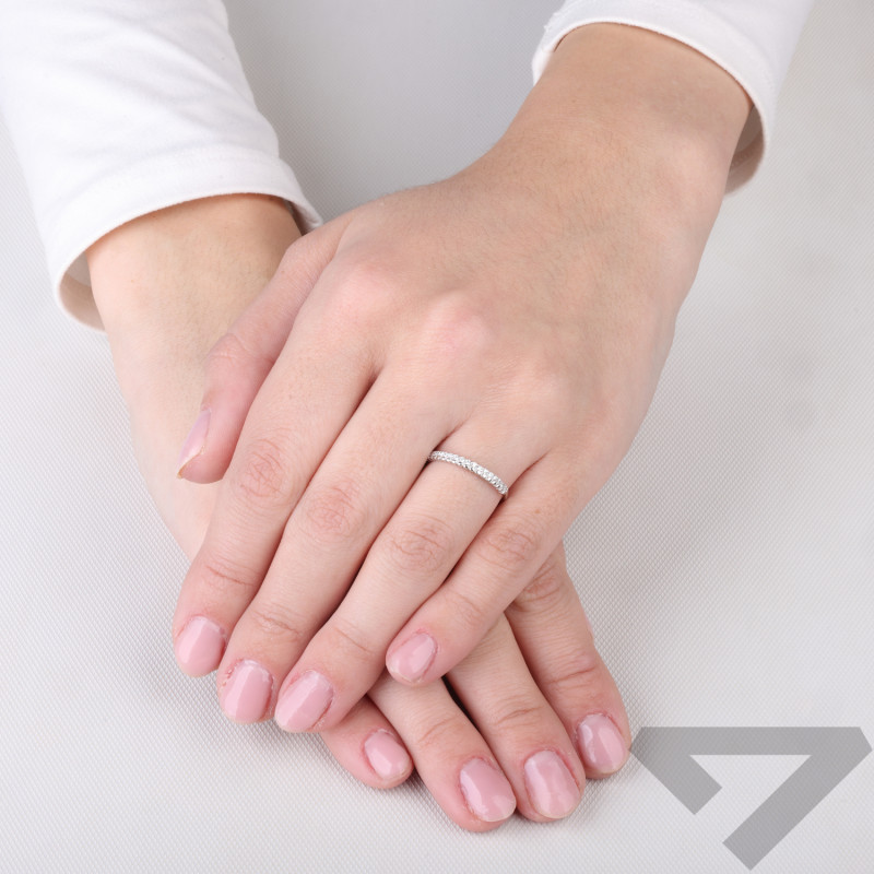 Pierścionek srebrny LINE z białymi cyrkoniami