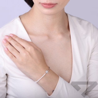 Bransoletka srebrna kwiatek z cyrkonii z perełkami jubilerskimi