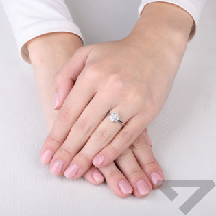 Pierścionek kwiatek z cyrkonii, srebro 925