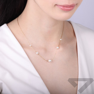 Naszyjnik srebrny koloru złotego z białymi perłami, próba 925