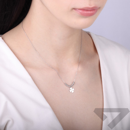 Naszyjnik srebrny koniczynka blaszka i kulki diamentowane, próba 925