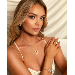 Bransoleta srebrna bangla bicolor kwiat z cyrkoniami zaprezentowany na Miss Iceland Lilja Pétursdóttir