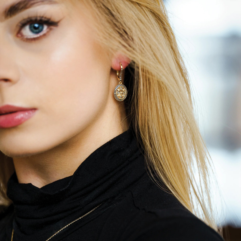 Kolczyki złote owal z szampańskimi diamentami zaprezentowane na Miss Spain Luna Negrín