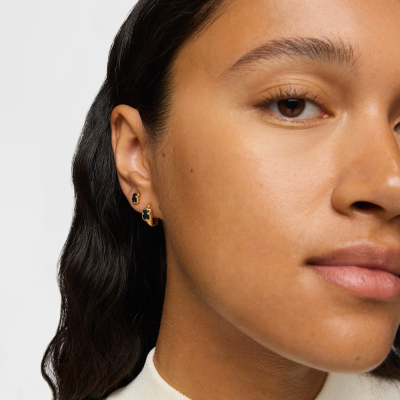 Kolczyki kreolki 10 mm ze srebra pokrytego 18-karatowym złotem, z motywem misia z onyksu TOUS Icon Color