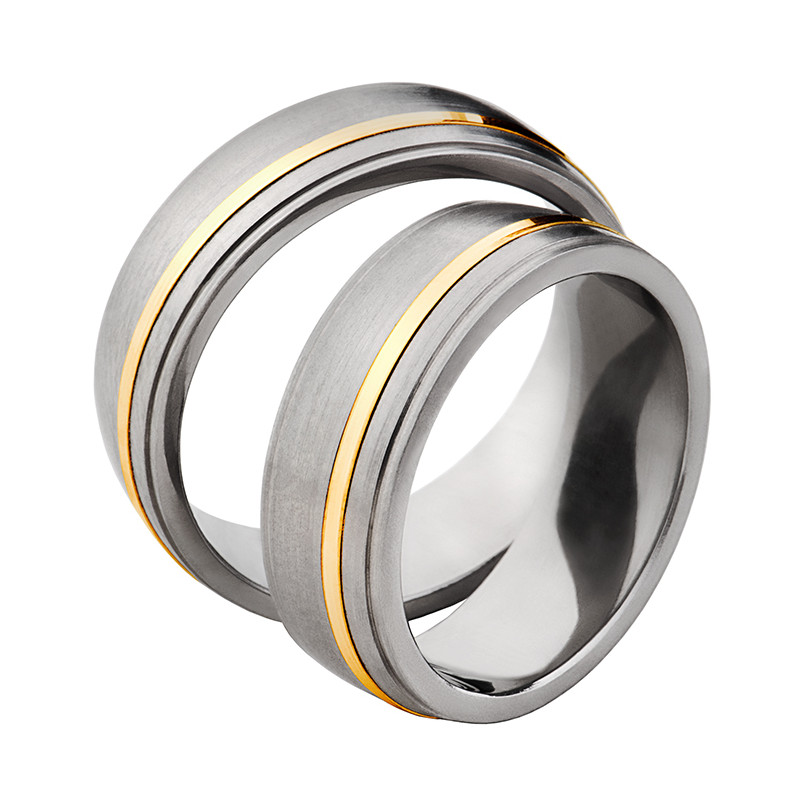 Obrączka tytanowa płaska z paskiem złota 585 TG32-7