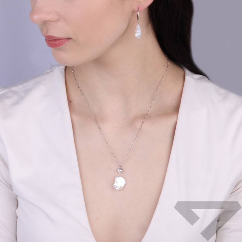 Naszyjnik srebrny 925 z wisiorkiem z barokową perłą