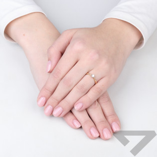 Pierścionek złoty Lily z diamentem 0,10 ct próba 585