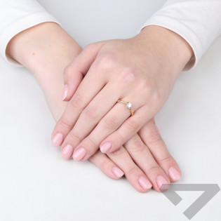 Pierścionek złoty Lily próby 585 z brylantem o masie 0,24 ct