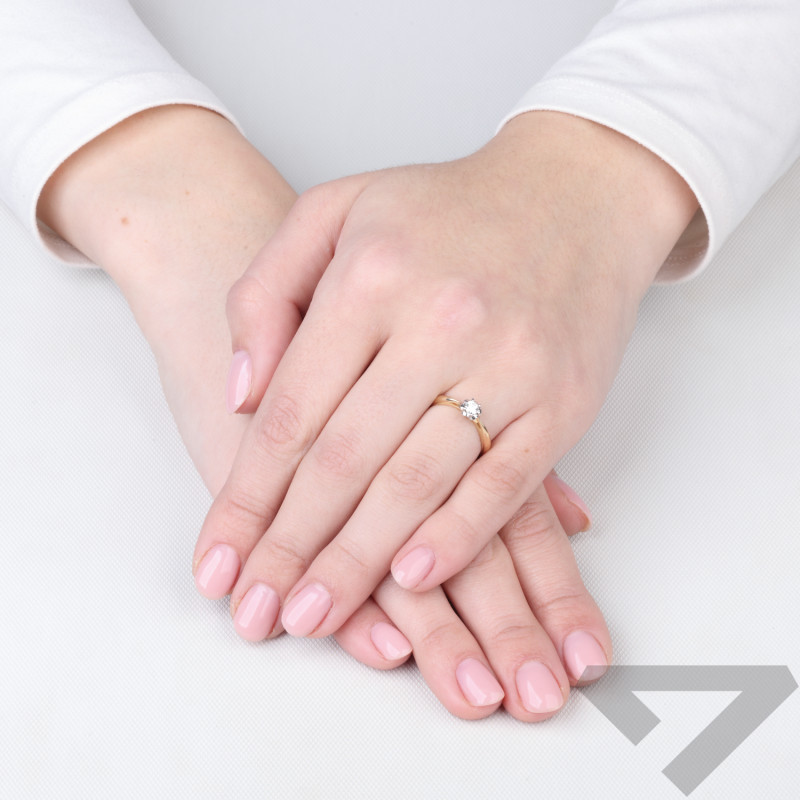 Pierścionek zaręczynowy ze złota 585 Lily z brylantem 0,16 ct
