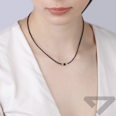 Naszyjnik z fasetowanymi czarnymi spinelami, zapięcie ze złota 585