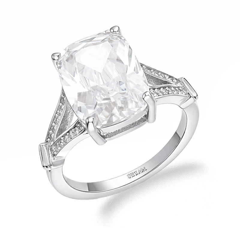 Pierścionek srebrny z okazałą prostokątną cyrkonią, srebro próby 925