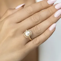 Pierścionek z perłą i diamentami 0,03 ct, złoto 585