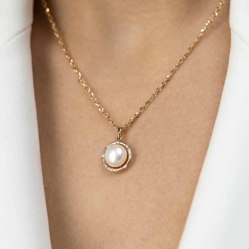 Wisiorek z diamentami 0,03 ct i perłą, złoto 585