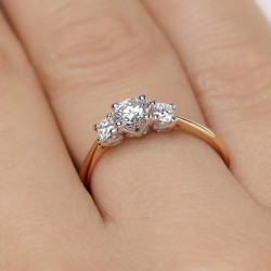 Pierścionek Noble z diamentami laboratoryjnymi 0,56 ct, złoto 585