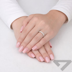 Pierścionek zaręczynowy Line Miłości z diamentami laboratoryjnymi 0,28 ct