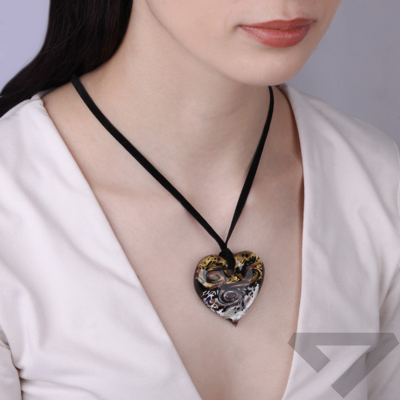 Naszyjnik OVER serce ze szkła Murano na czarnym aksamitnym sznurku