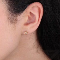 Kolczyki złote kwiatek z cyrkonią w środku próba 375