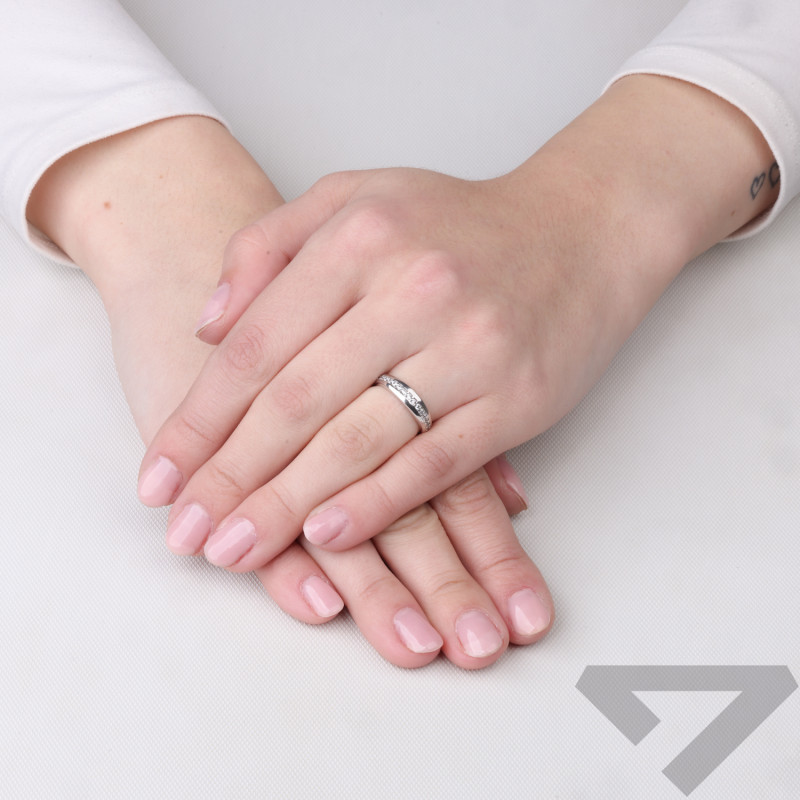 Pierścionek srebrny Line z paskiem cyrkonii, srebro 925