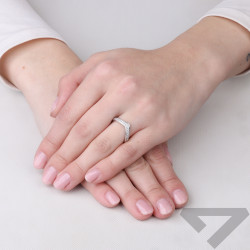 Srebrny Pierścionek Szpic z Cyrkoniami pr. 925 - JubilerSezam.pl