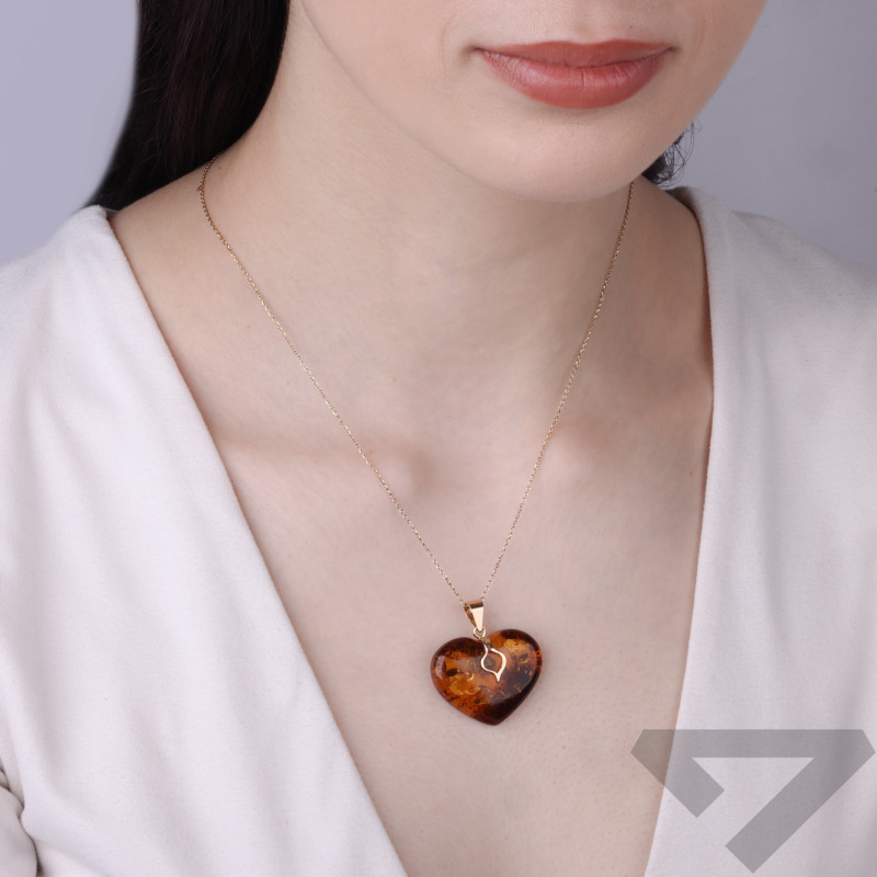 Wisior w kształcie serca z bursztynu naturalnego, koluszko ze złota 585