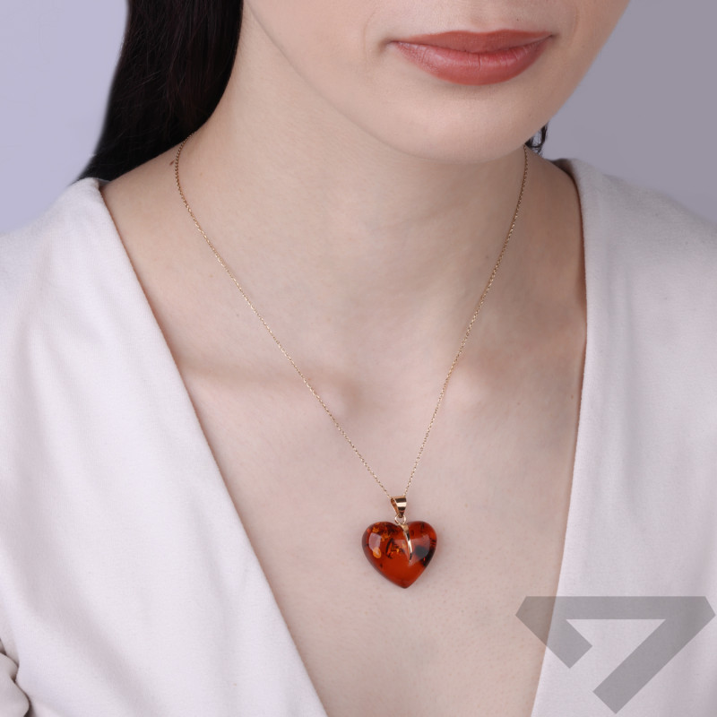 Wisior z sercem z naturalnego bursztynu, koluszko ze złota 585