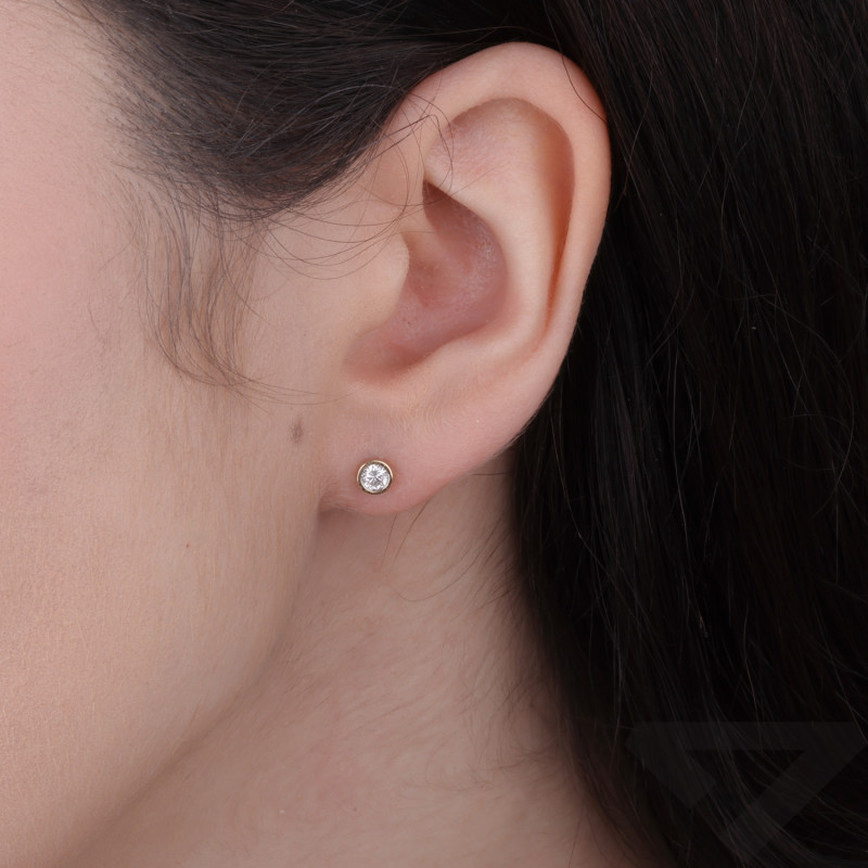 Kolczyki z diamentami laboratoryjnymi 0,21 ct ze złota 585 w gładkiej oprawie