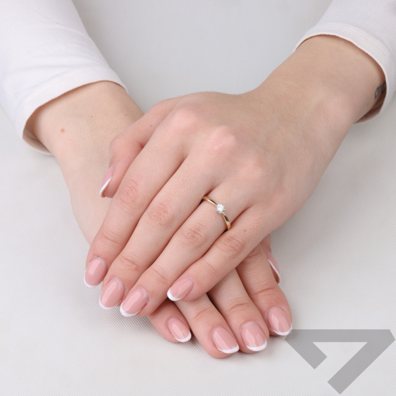 Pierścionek zaręczynowy ROYAL z diamentem 0,10 ct, złoto 585