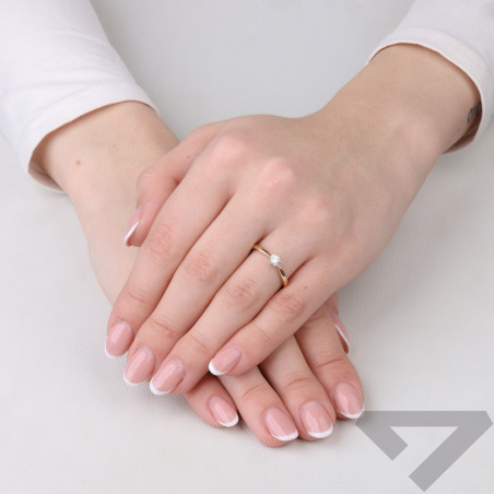 Pierścionek zaręczynowy ROYAL z diamentem 0,10 ct, złoto 585