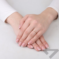 Pierścionek z diamentem 0,02 ct i perłą, złoto 585