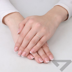 Pierścionek LINE Miłości z diamentami 0,07 ct, złoto 585