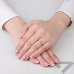 Pierścionek z turmalinem i diamentami o masie 0,06 ct, złoto 585