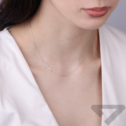 Naszyjnik z krzyżykiem z białego złota 585