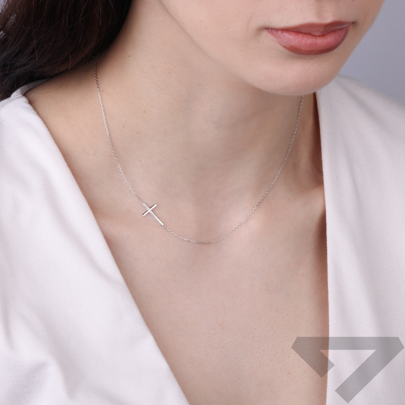 Naszyjnik z krzyżykiem z białego złota 585