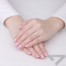 Pierścionek z diamentami laboratoryjnymi 0,58 ct, centralny kamień szlif gruszka, złoto 585