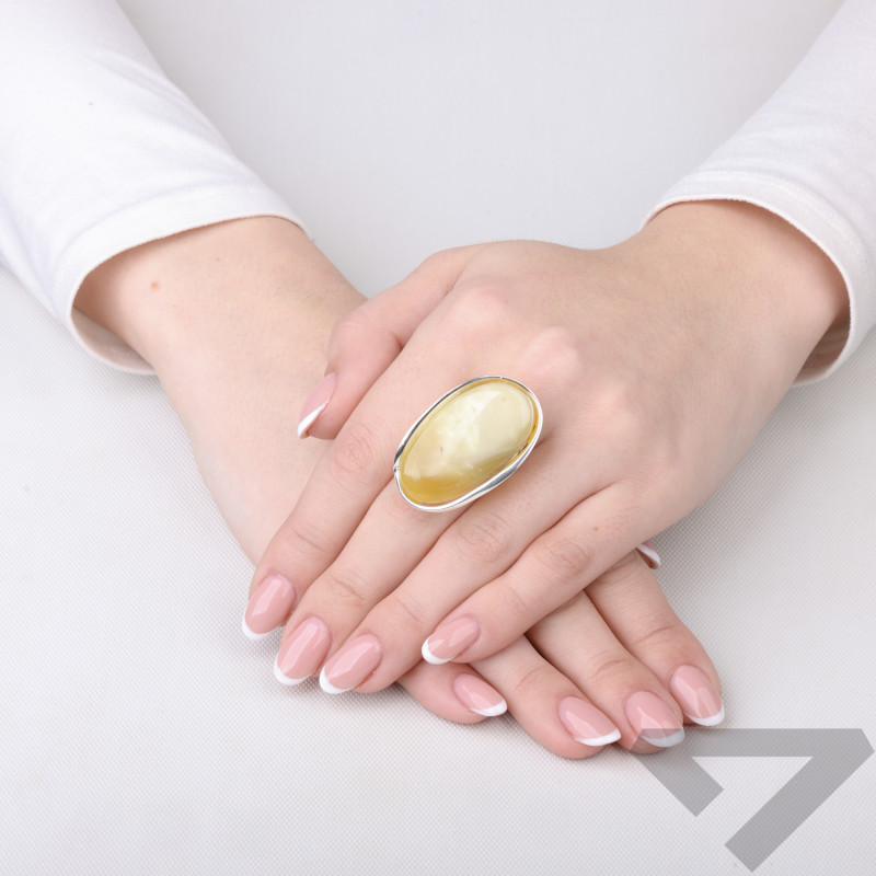 Pierścionek srebrny 925 z bursztynem mlecznym