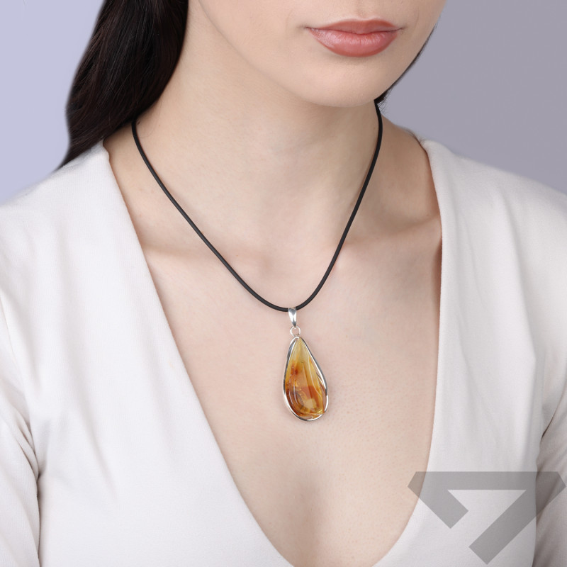 Wisiorek srebrny 925 z bursztynem miodowym