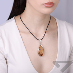 Wisior z bursztynem miodowym w srebrze 925
